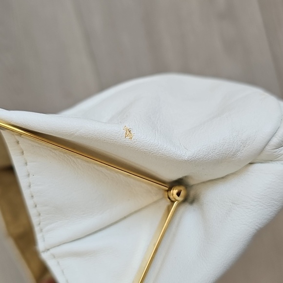 Vintage White Leather Kiss Lock Small Clutch Wallet - Picture 8 of 13